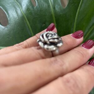Elegant Silver Rose Ring